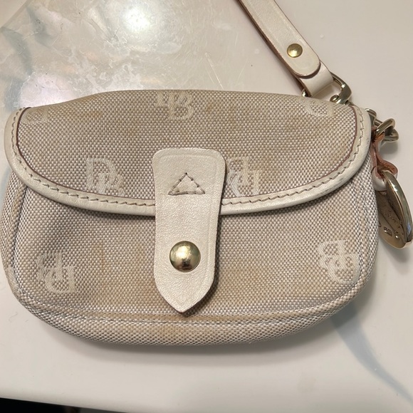 Authentic Dooney Bourke Wristlet. Beautiful Never used Perfect condition - Picture 4 of 6